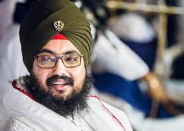 ਸੰਤਾਂ ਦਾ ਗਲੈਮਰ... ਸੰਨ 2003-2004 ਦੇ ਵੇਲੇ ਜਦੋਂ ਮੈਂ ਗੁਰਦੁਆਰਾ ਦੂਖਨਿਵਾਰਨ ਸਾਹਿਬ  ਪਟਿਆਲਾ ਦੀ ਮਾਰਕੀਟ ਵਿਚ ਉਦੋਂ ਨਵੇਂ-ਨਵੇਂ 'ਸੰਤ' ਬਣੇ ਅਲੂਏ ਜਿਹੇ ਮੁੰਡੇ ਰਣਜੀਤ ...