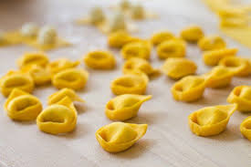 Porzione Tortellini Quanti Tortellini In Brodo Asciutti Alla Panna Per Persona Ricette Tortellini Tortellini Fatti In Casa