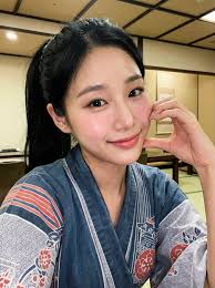 sending hearts to everyone today🌸