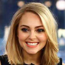 25 Best Haircuts For Round Faces Round Face Haircuts Round Face Haircuts Medium Long Hair Styles