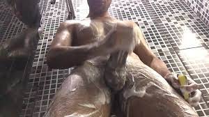 PAUZUDO ENSABOADO NO BANHEIRO - XNXX.COM
