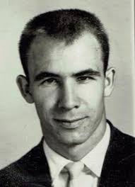 Walter Willis Jr., 83; service set