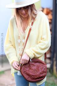 ← produit précédent produit suivant →. Sac Rond Camel Fonce En Cuir Avec Clous Horizons Lointains