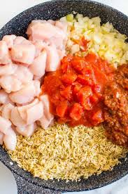 One Pan Mexican Chicken And Rice Is An Easy Chicken Skillet Recipe Made With Pantry Staples R Mexican Chicken Mexican Chicken And Rice Mexican Chicken Recipes