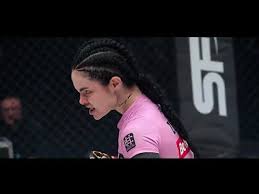 Tuż po walce widzowie dowiedzieli się, z kim w następnym pojedynku zmierzy się. Zusje Kamila Smogulecka Vs Kamila Wybranczyk Fame Mma 9 Youtube
