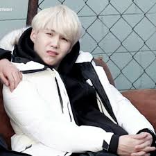 Pin By Zeynep On Karisik Bts Reactions Bts Funny Yoongi