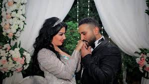 أثار الفنان المصري أحمد سعد، وزوجته السابقة الفنانة المصرية سمية الخشاب، ضجة عارمة بين رواد مواقع التواصل الاجتماعي بسبب اشتعال حرب بينهما بطريقة غير مباشرة، على خلفية ظهور الأول في إحدى حلقات مسلسل موسى. Ø¨Ø§Ù„ØµÙˆØ±Ø© Ø£Ø­Ù…Ø¯ Ø³Ø¹Ø¯ ÙˆØ²ÙˆØ¬ØªÙ‡ Ø¨ØµØ­Ø¨Ø© Ø¥ÙŠÙ‡Ø§Ø¨ ØªÙˆÙÙŠÙ‚ ÙÙŠ Ø£Ù…Ø±ÙŠÙƒØ§ Ù„Ù‡Ø°Ø§ Ø§Ù„Ø³Ø¨Ø¨ Ø¯Ø§Ø± Ø§Ù„Ù‡Ù„Ø§Ù„