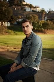 His father was of portuguese and swedish descent, and his mother is jewish. Dave Franco Would Love To Get The Room S Tommy Wiseau To The Oscars Vanity Fair