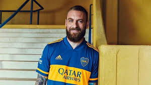 El tejido dri fit absorbe el sudor, reduciendo el roce y ayudando a mantenerte seco y cómodo. El Detalle De La Nueva Camiseta De Boca Que Enfurece A Los Aficionados De River Marca Claro Mexico