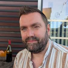 SmallRig #Mattebox -Lightweight: net weight 238g without the top flag  -Versatility: supports up to two 4 x 4" or 4 x 5.65" filters  -Compatibility: 67mm/72mm/77mm/82mm/114mm lens and 95-114mm lens adapter  ring separately