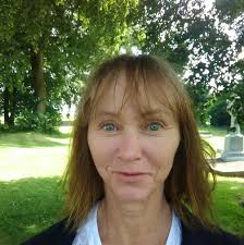 COMPETITION TIME** It's not Christmas without a Christmas Panto and  Dublin's Q102 is giving one lucky winner six tickets to Cinderella in the  Tivolli Theatre @ 6.30pm