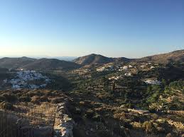Ci sono dei tratti attrezzati e delle zone di spiaggia libera.la spiaggia si estende per un bel tratto di costa e nella zona più vicina. Naxos Amore A Prima Vista Giglio Tigrato