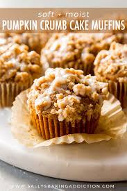 Soft And Moist Pumpkin Muffins Topped With Pumpkin Spice Crumbs And Maple Icing Recipe On Sallysbaki Crumb Cake Muffins Pumpkin Muffin Recipes Pumpkin Dessert