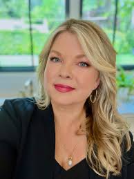 Carrie Spurlock's Instagram, Twitter & Facebook