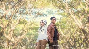 Memiliki kegemaran yang sama dalam motoran, poppy sovia dan oki kece banget dengan prewedding naik motor trail. Tika Artha Foto Prewedding Berhijab Di Kapal Kri Dewaruci Lhf Blog