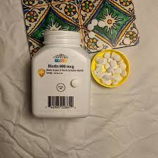 Gluten, wheat, milk, lactose, artificial color, artificial flavor, artificial sweetener, sugar, soy, starch, yeast, peanuts, tree nuts, fish and sodium. 21st Century Biotin 800 Mcg