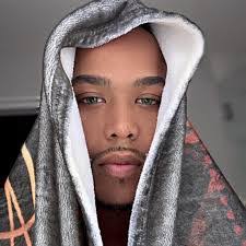 Tonia Chambers's Instagram, Twitter & Facebook