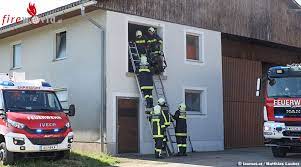 Zwei schwerverletzte nach crash bei eberstalzell aus unfallwrack befreit online seit 24.12.2019 um 00:46 uhr, aktualisiert um 09:13 uhr Oo Funf Feuerwehren Bei Brand Auf Bauernhof Im Einsatz Fireworld At