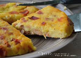 La schiacciata ripiena di peperoni è un rustico semplice da fare e perfetto da preparare anche in anticipo in modo da averlo già pronto per la cena. Schiacciata Di Patate E Speck Ricetta Facile E Veloce Ricette Ricette Facili Ricette Di Cucina