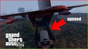 As far as i know there isn't a button to open it, as it's not really supposed to open. How To Open The Cargo Bob Titan Back Door Gta 5 Online Youtube