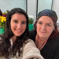 👋🏻Hi! I'm Nicole & am looking to share my passion for assisting in the  healing of others through Reiki. A little bit about me!👇🏻 ❤️‍🩹🤲🏻A life  changing event surrounding my health steered