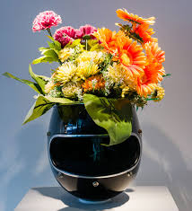 It comes with interior padding and an adjustable head strap which makes for a reasonably good fit to keep the helmet firmly on your head. Full Face Artists Helmets Qagoma Blog