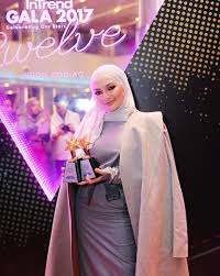 Berasal dari kelantan, bintang neelofa terus terserlah apabila mendapat pelbagai tawaran sebagai seorang pelakon, pengacara dan model iklan. Tak Faham Kenapa Takut Nak Dekati Saya Neelofa Iluminasi