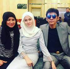 Penyanyi wany hasrita terkejut apabila penyanyi terkenal datuk jamal abdillah meluahkan hasrat untuk bekerjasama dengannya. Oh Media Datuk Jamal Abdillah 59 Dan Isteri Datin Zai Facebook