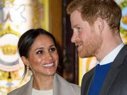 Royal Expertin Rat Prinz Harry Soll Die Braut Zum Altar Fuhren Prince Harry And Megan Prince Harry And Meghan Meghan Markle Pics