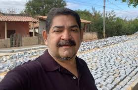 Após um ano afastado, Frank Gomes reassume Prefeitura de Itaiçaba