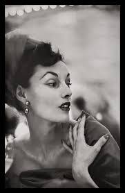 Elise Daniels's Instagram, Twitter & Facebook