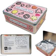 Boite A Emporte Pieces Garnie Patisserie Lot De Rangement Dlp Derriere La Porte Decorative Boxes Deco Wishlist