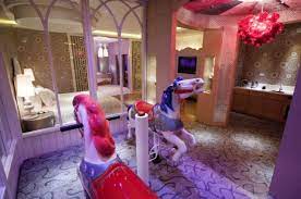 Pensioners, lawyers, married couples and teenagers are all customers at the angel love hotel in osaka japan. Love Hotel Japan I Think These Cheesy Themed Hotels Look Fun And Hilarious Love Hotel Japan Theme Hotel Hotel Interior Design
