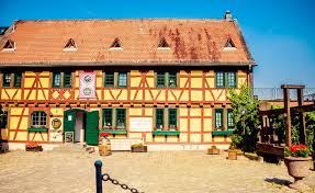 Traditionsreiche gutsschänke in der eltviller altstadt unter neuer leitung. The Enchanting Castle Of Eltville Travel Events Culture Tips For Americans Stationed In Germany