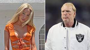 Young - 69 year old Raiders owner Mark Davis, says his 26 year old  girlfriend didn't know he was billionaire,she was just attracted to his  beautiful smile. | Facebook