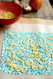 Wie sieht es dagegen mit bienenwachstuch aus? Wachstuch Diy Bienenwachstuch Selber Machen Mit Unserer 6 Schritt Anleitung Ist S Ganz Einfach Ying Design