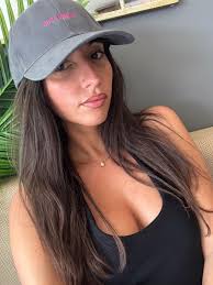 Christina Newland's Instagram, Twitter & Facebook