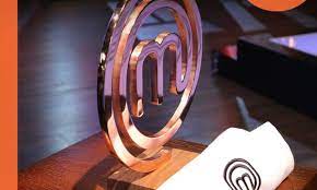 Και στις δύο αυτές δοκιμασίες την υψηλότερη βαθμολογία, όπως υποστηρίζει η παρουσιάστρια του «πρωινού», συγκεντρώνει ο. Masterchef 4 Mega Spoiler Aytos Einai O Nikhths Vid Sportime Gr