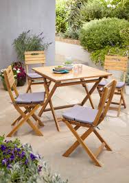 Pratique Et Esthetique Cet Ensemble De Table Et De Chaises Denia Vous Permettra D Amenager Votre Jardin Salon De Jardin Castorama Castorama Chaise De Jardin
