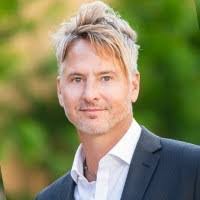 Vaughan Simpson's Instagram, Twitter & Facebook