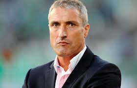 Philippo Medee . 31\08\2020 Bernard Michel Casoni Se non teknisyen Fransè  sa , ki ta dwe ranplase Marc Collat nan tèt seleksyon nasyonal la. Depi 2  semèn anpil non ap site pou