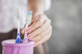 When i used a manual toothbrush i'd keep using it until the bristles began to come loose and having to spit them out. When Do I Need To Change My Toothbrush