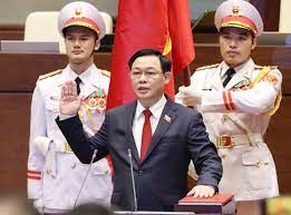 Chủ tịch quốc hội tuyên thệ trung thành với tổ quốc, nhân dân và hiến pháp. Rldfmcgi Thysm