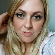 I actually do feel that the influencer bubble is bursting. I've felt it for  a while now but I'm noticing things. Like most people I know who have  platforms have to have