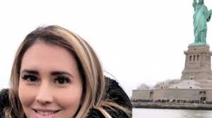 Lleva 3 meses en cargo y funcionaria presume vacaciones