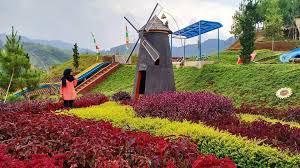 Udara yang dingin didukung dengan pemandangan hutan hijau yang. Deskripsi Tempat Wisata Di Bandung Yang Kece Abiss Suwanto