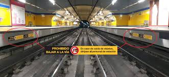 1 of 11 el personal de rescate se detiene frente a los vagones del metro de ciudad de méxico después de que una sección de la línea. Metro De Madrid Cuidado Si Se Te Cae Algun Objeto Facebook