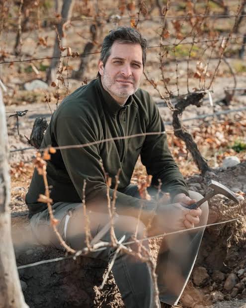 El geofísico Guillermo Corona presenta su libro “Raíces del vino”, el 28 de octubre en La Enoteca • Fondo Vitivinícola Mendoza