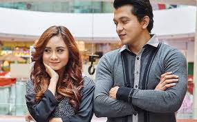 Shukri yahaya, intan najuwa, julia farhana marin, fahmy reza, aizat hassan, iszander nor, vicha saywho, serina redzuawan pengarah : Hantu Punya Bos Shukri Yahaya Intan Najuwa