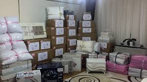 Rüyada eşyalarının toplandığını görmek yakın bir zamanda kendi işini kurmak için harekete geçeceğine, işlerini ve hayatını alt üst edeceğine delalettir. Ruyada Ceyiz Gormek Nedir Ceyiz Ruyasi Ne Anlama Gelir Diyadinnet